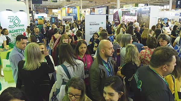 Corredores lotados e muita diversidade cultural na 31ª FESTURIS