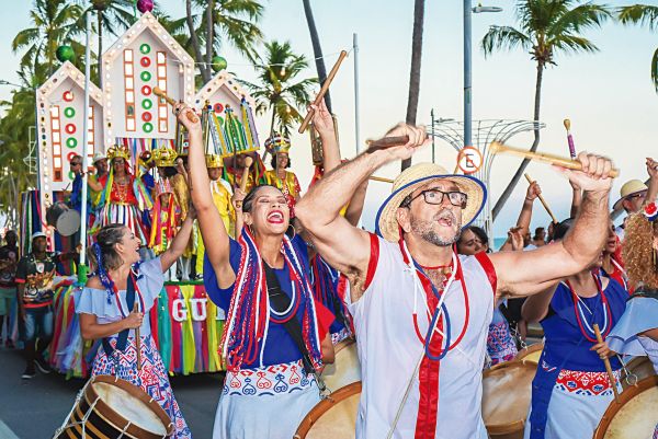 Cores e ritmos invadiram orla de Maceió