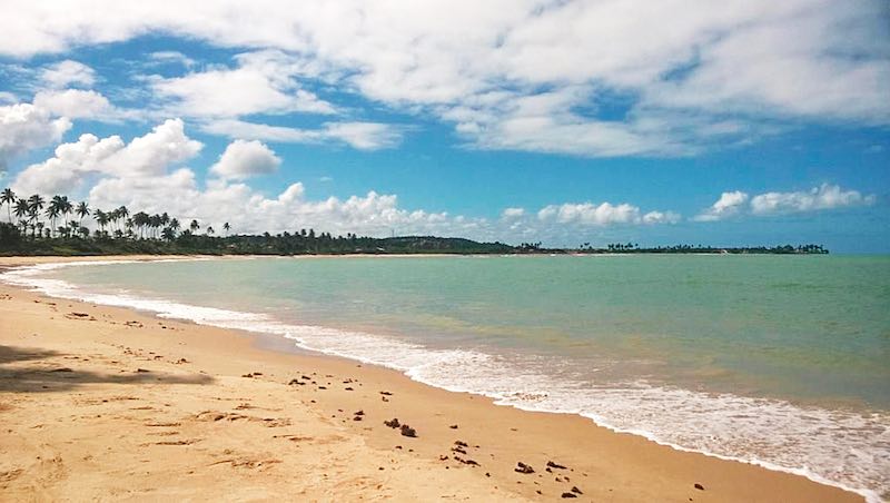 Piscinas naturais da praia de Paripueira, a 20 quilômetros de Maceió, são o portão de entrada da Costa dos Corais