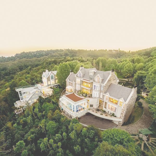 Encravado junto às montanhas, em Gramado (RS), exclusive house segue como destaque na preferência de casais que buscam um refúgio seguro com serviços personalizados