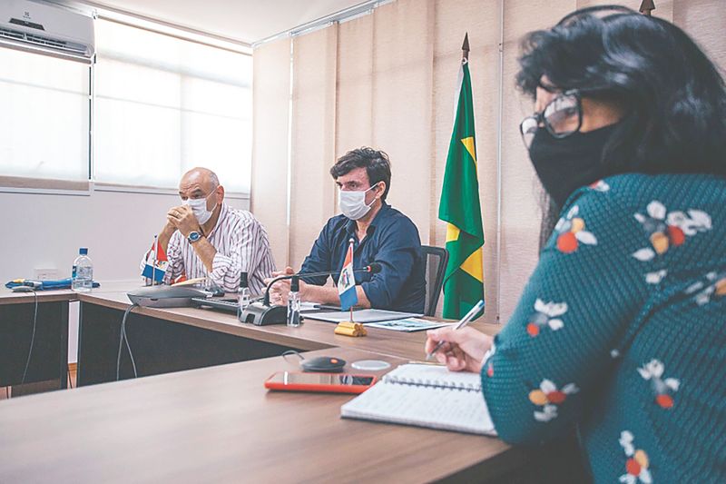 O secretário Marcius Beltrão, ao centro, durante reunião on-line: Alagoas se prepara para a volta do turismo